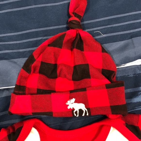 Onesie and Beanie matching set - Picture 2 of 5